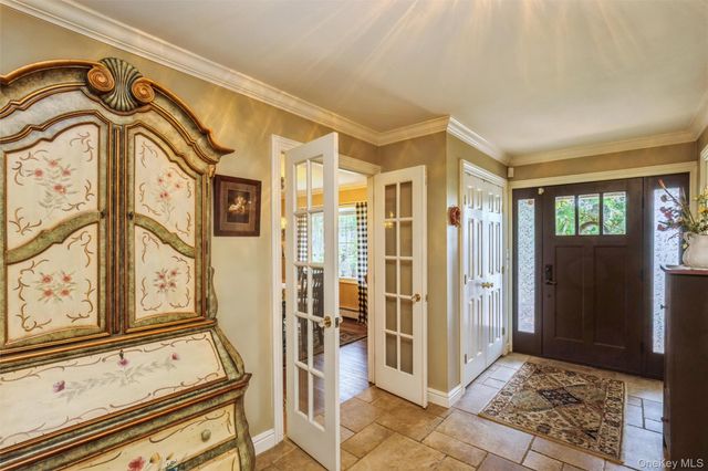 17 Leslie Lane, Smithtown, NY 11787