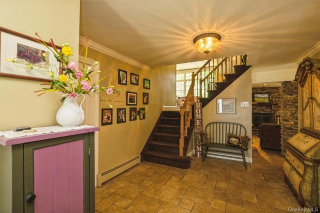 17 Leslie Lane, Smithtown, NY 11787