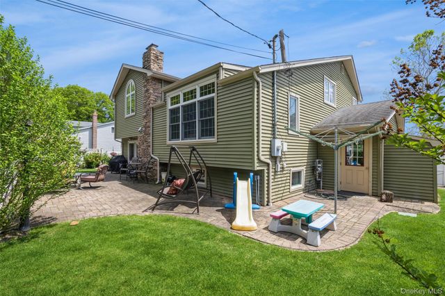 17 Leslie Lane, Smithtown, NY 11787
