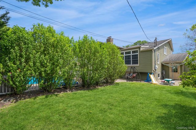 17 Leslie Lane, Smithtown, NY 11787
