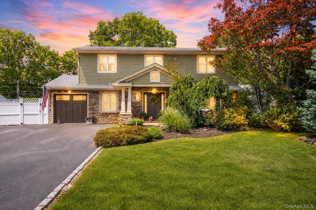 17 Leslie Lane, Smithtown, NY 11787