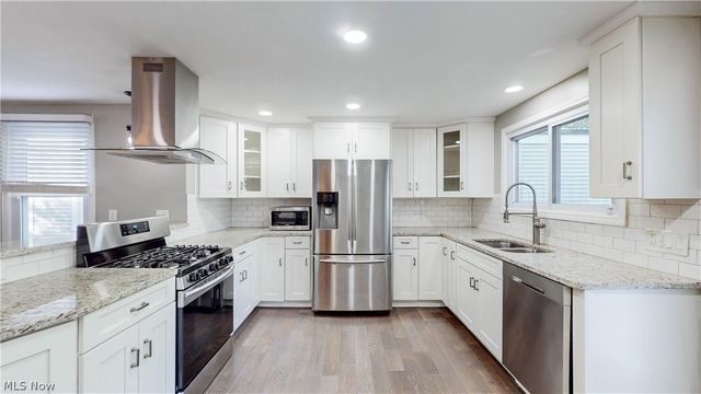 3004 Monroe Avenue, Cleveland, OH 44113