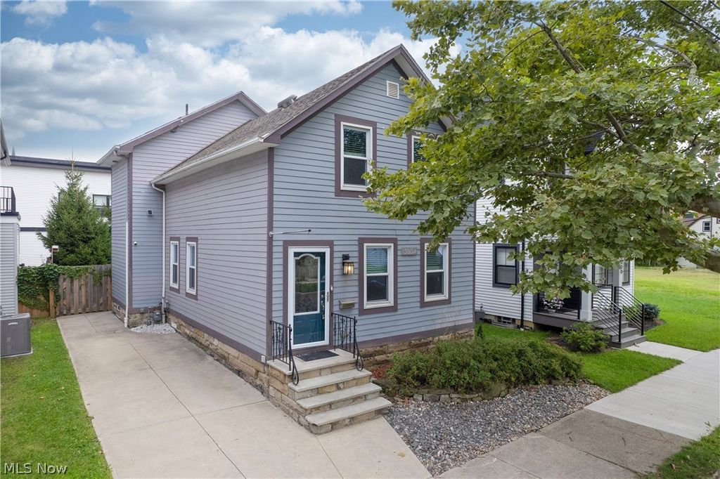 3004 Monroe Avenue, Cleveland, OH 44113