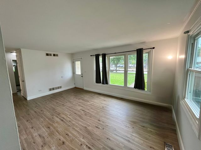 3603 Kirchoff Road, Rolling Meadows, IL 60008