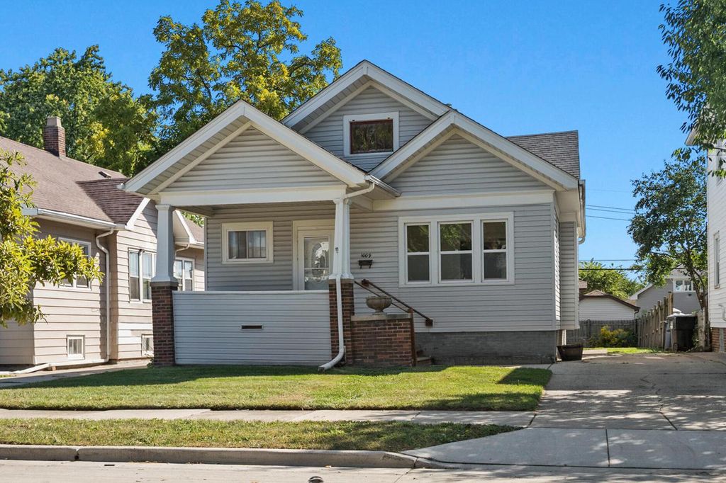 1009 West Lawn AVENUE, Racine, WI 53405