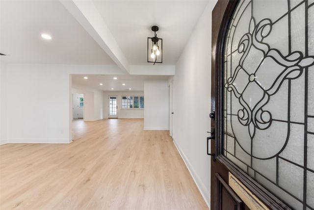 5946 Valkeith Drive, Houston, TX 77096