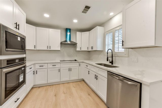 5946 Valkeith Drive, Houston, TX 77096