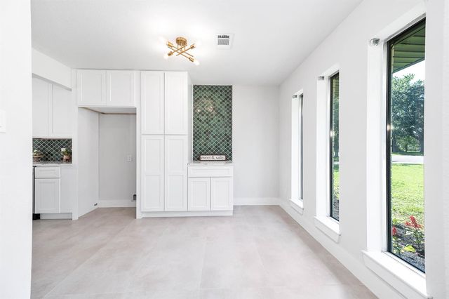 109 E Sherwood Drive, Alvin, TX 77511