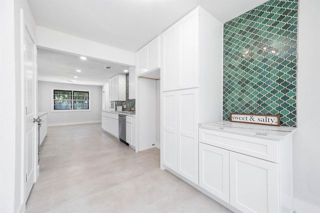 109 E Sherwood Drive, Alvin, TX 77511