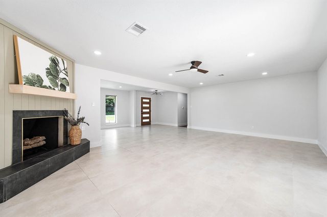 109 E Sherwood Drive, Alvin, TX 77511