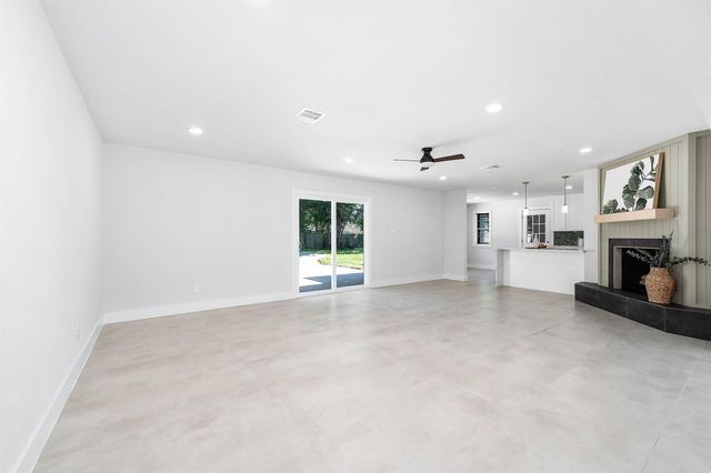 109 E Sherwood Drive, Alvin, TX 77511