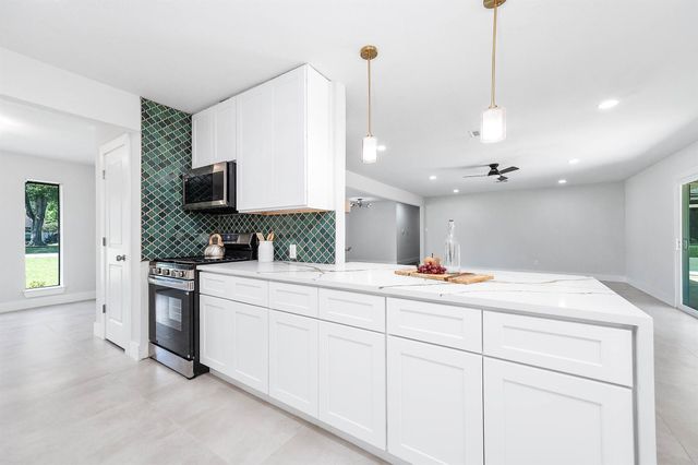 109 E Sherwood Drive, Alvin, TX 77511