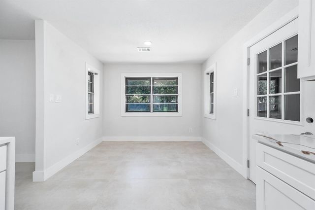 109 E Sherwood Drive, Alvin, TX 77511
