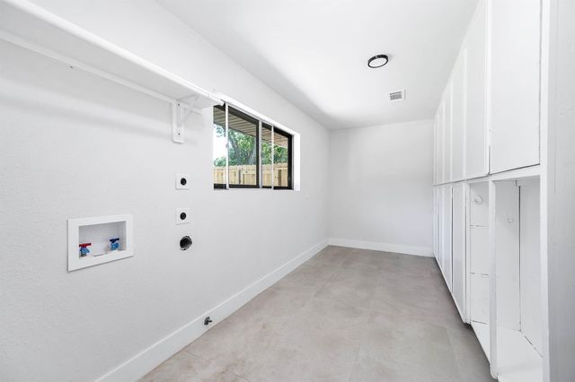 109 E Sherwood Drive, Alvin, TX 77511