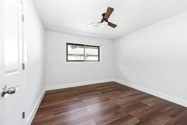 109 E Sherwood Drive, Alvin, TX 77511