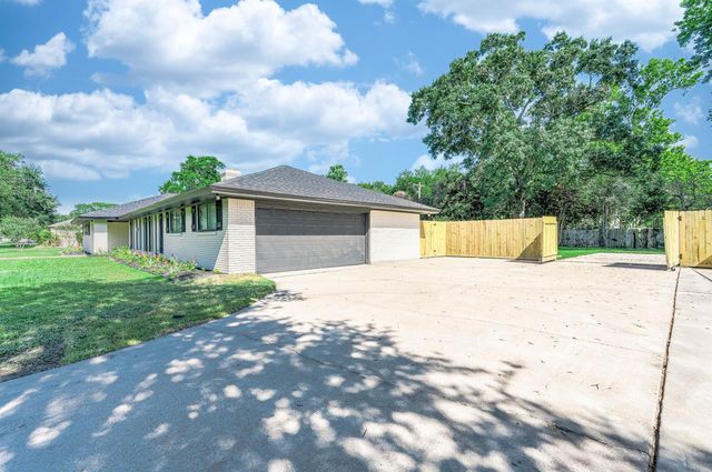 109 E Sherwood Drive, Alvin, TX 77511