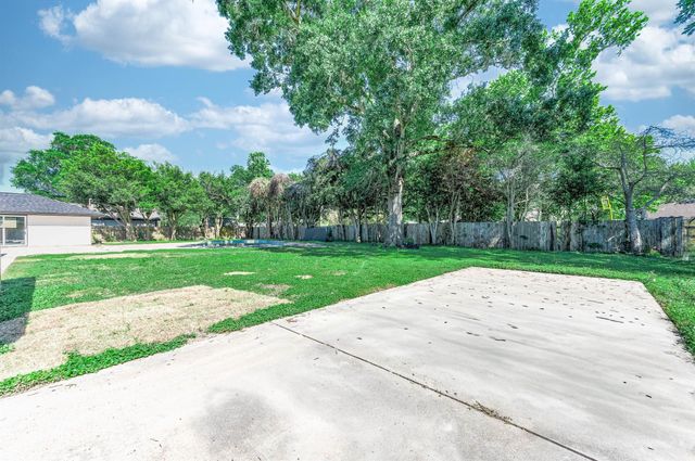 109 E Sherwood Drive, Alvin, TX 77511