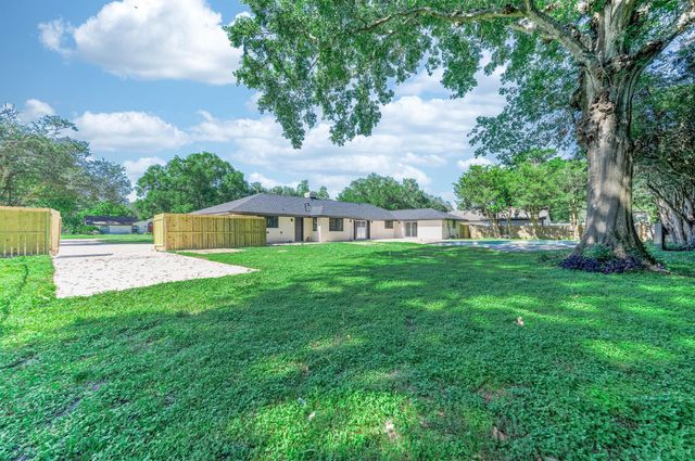 109 E Sherwood Drive, Alvin, TX 77511