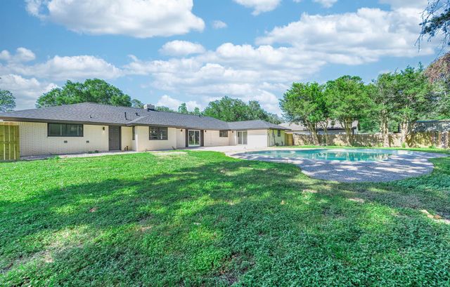 109 E Sherwood Drive, Alvin, TX 77511