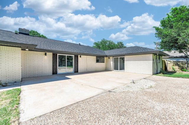 109 E Sherwood Drive, Alvin, TX 77511