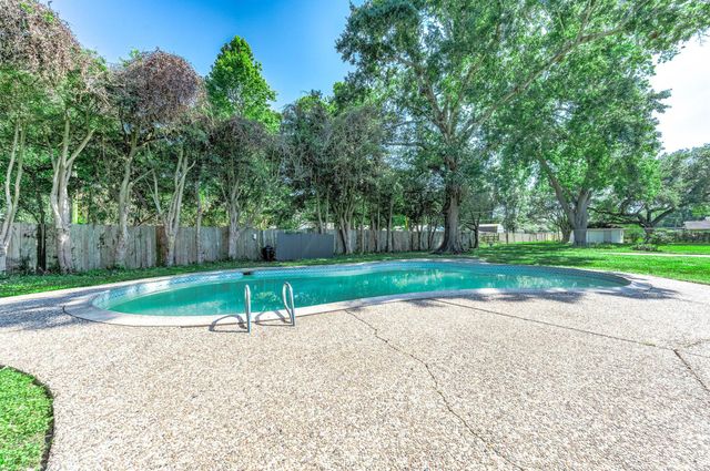109 E Sherwood Drive, Alvin, TX 77511
