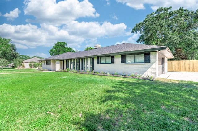 109 E Sherwood Drive, Alvin, TX 77511