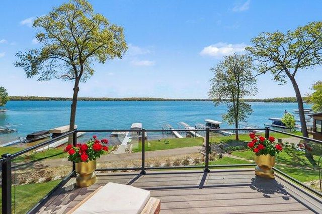 4630 E Gull Lake Drive A, Hickory Corners, MI 49060