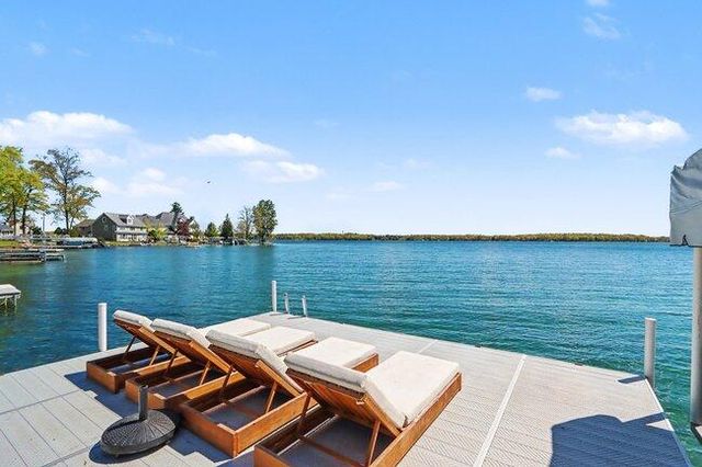 4630 E Gull Lake Drive A, Hickory Corners, MI 49060