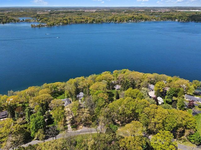 4630 E Gull Lake Drive A, Hickory Corners, MI 49060