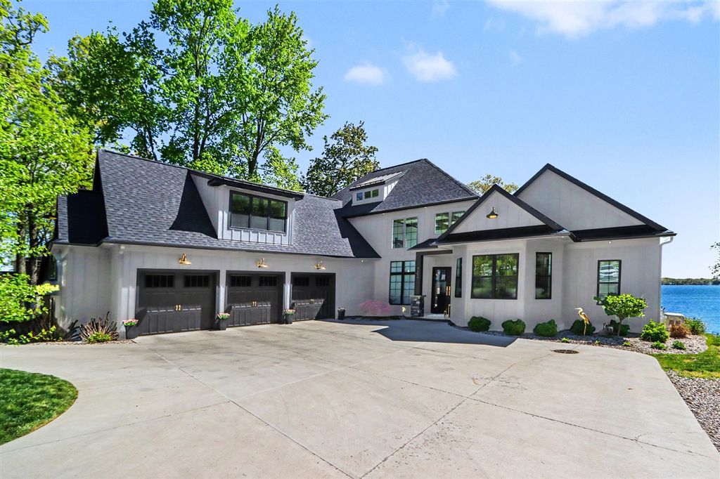 4630 E Gull Lake Drive A, Hickory Corners, MI 49060