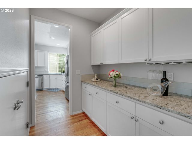 3760 Nw TUSTIN RANCH Dr, Portland, OR 97229