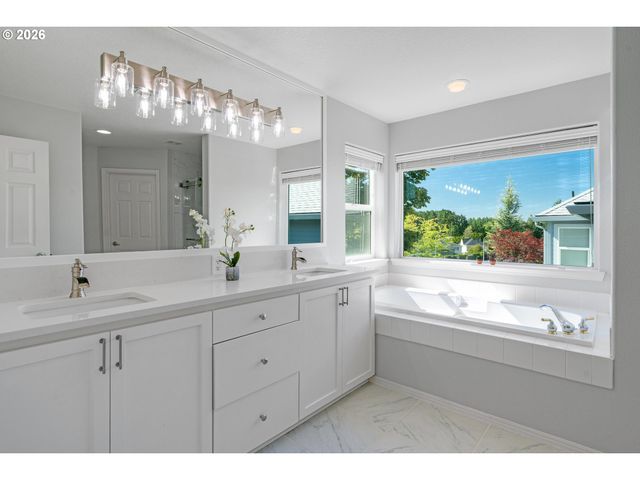 3760 Nw TUSTIN RANCH Dr, Portland, OR 97229