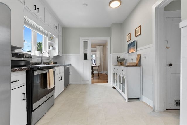 8 Porter Rd, North Reading, MA 01864