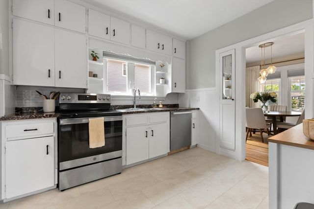 8 Porter Rd, North Reading, MA 01864