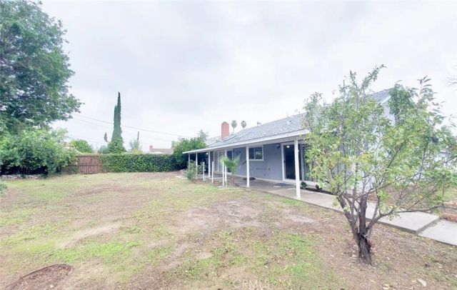 22201 Schoolcraft, Canoga Park, CA 91303