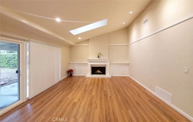 22201 Schoolcraft, Canoga Park, CA 91303