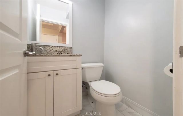 22201 Schoolcraft, Canoga Park, CA 91303