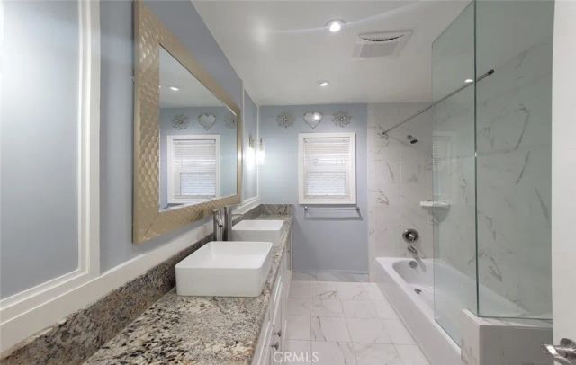 22201 Schoolcraft, Canoga Park, CA 91303