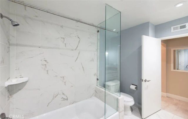 22201 Schoolcraft, Canoga Park, CA 91303