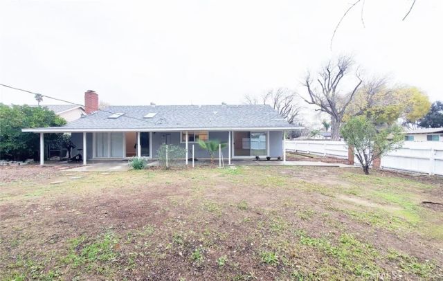 22201 Schoolcraft, Canoga Park, CA 91303