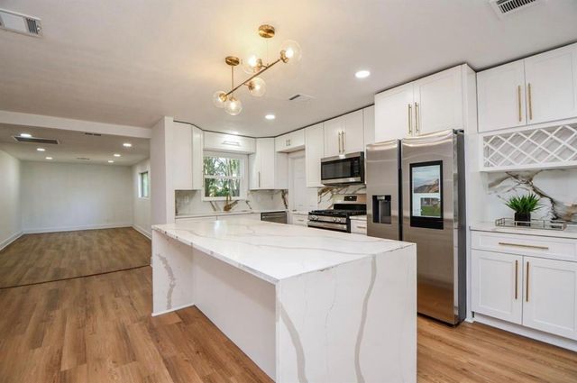 6834 Saint Augustine Street, Houston, TX 77021