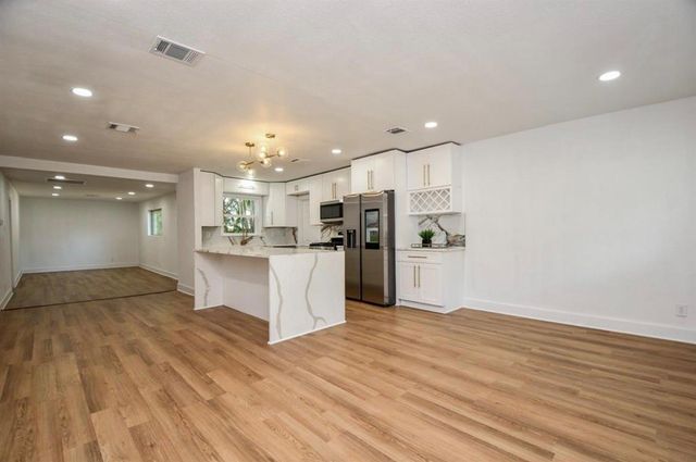 6834 Saint Augustine Street, Houston, TX 77021