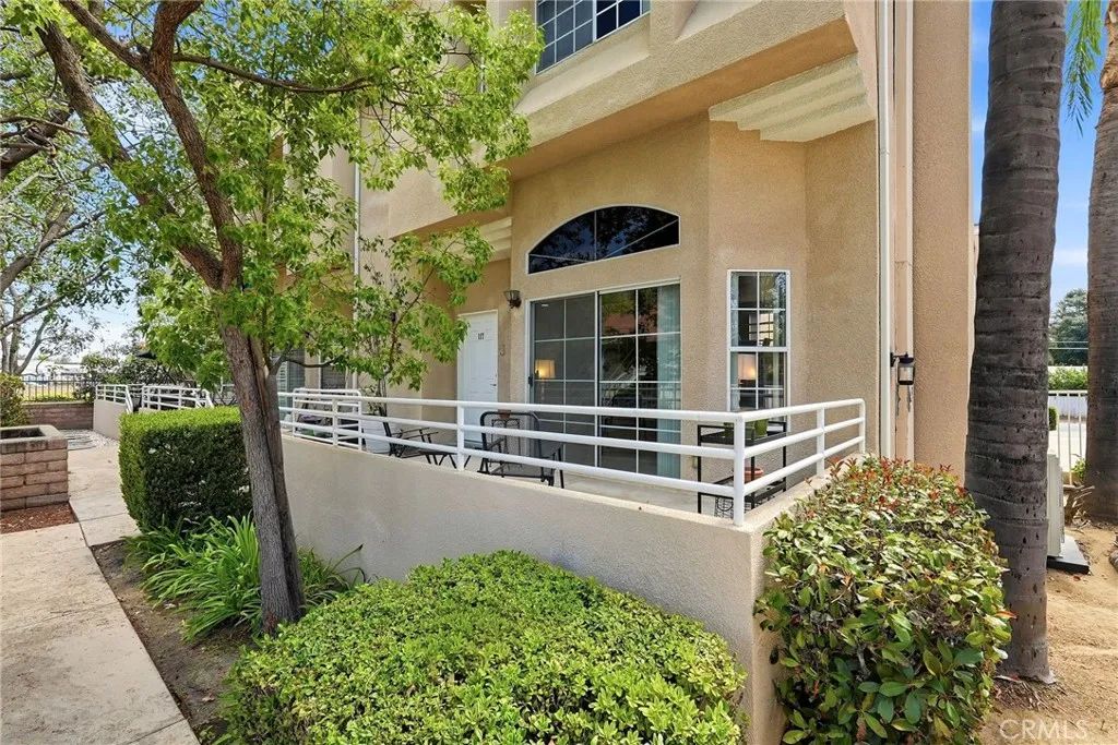 7109 Farralone 117, Canoga Park, CA 91303