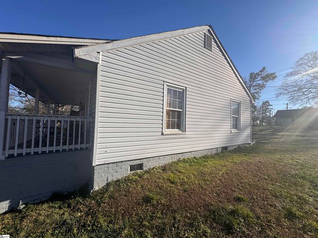 520 Buncombe Street, Woodruff, SC 29388