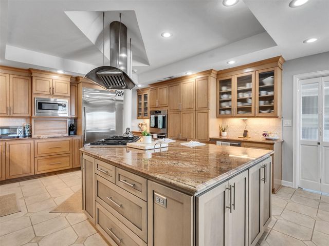 2882 Dominique Drive, Galveston, TX 77551