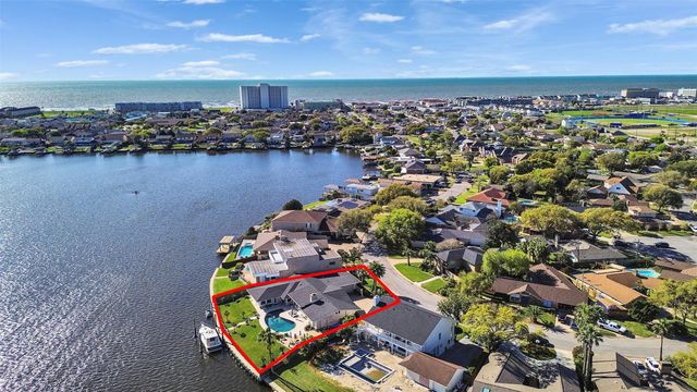 2882 Dominique Drive, Galveston, TX 77551