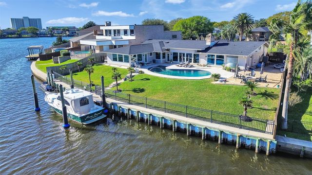 2882 Dominique Drive, Galveston, TX 77551