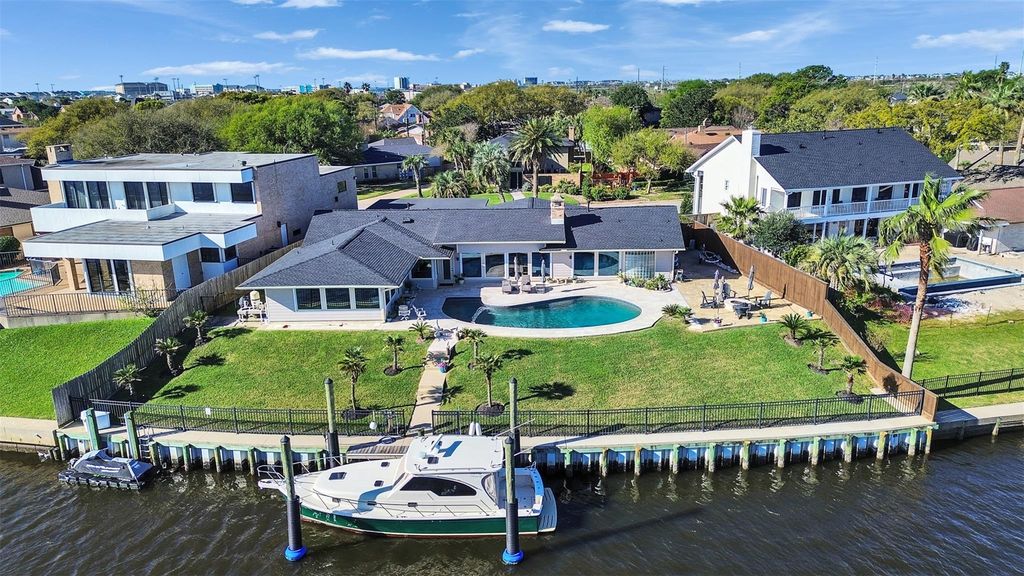 2882 Dominique Drive, Galveston, TX 77551