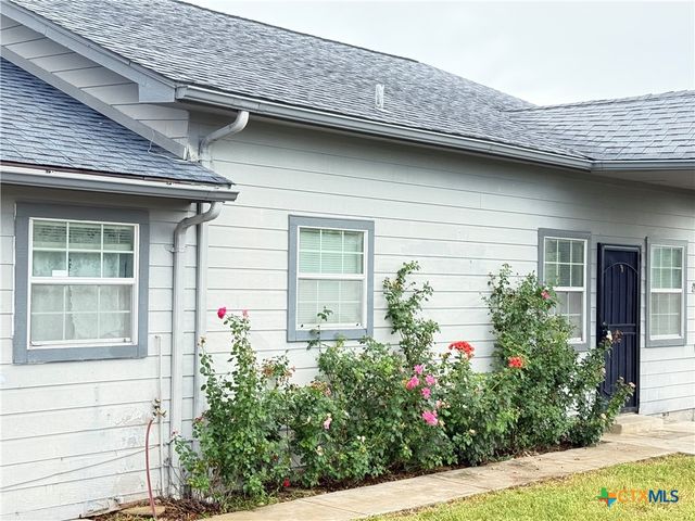 256 County Road 481, Gonzales, TX 78629
