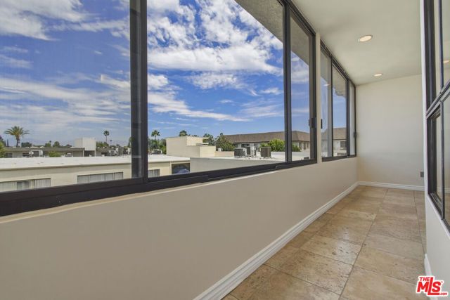 4443 Ventura Canyon Avenue 304, Sherman Oaks, CA 91423